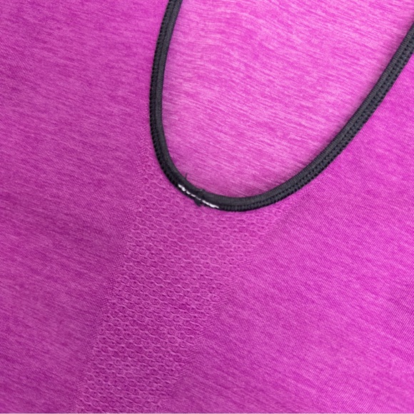 Lululemon . In The Flow Tank - Picture 6 of 8